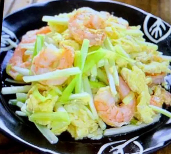Shrimp with Scrambled Egg and Leek Strips